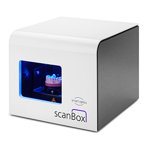 Hier ist der Scanner scanBox von smart optics in einer linken Seitenansicht zu sehen